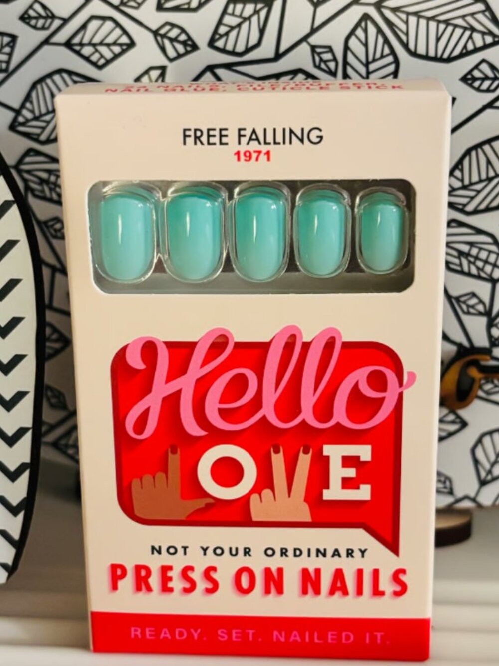 Hello Love Free Falling Press On Nails